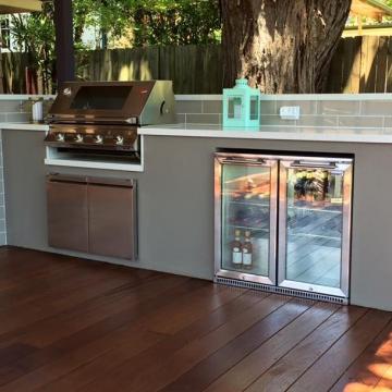 Built in BBQ and outdoor kitchen